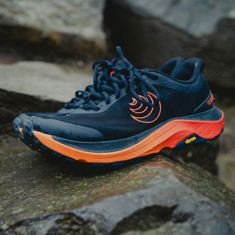 Topo Athletic ULTRAVENTURE 4 - Black/Red - MENS トポアスレチック ウルトラベンチャー4 メンズ トレイルシューズ