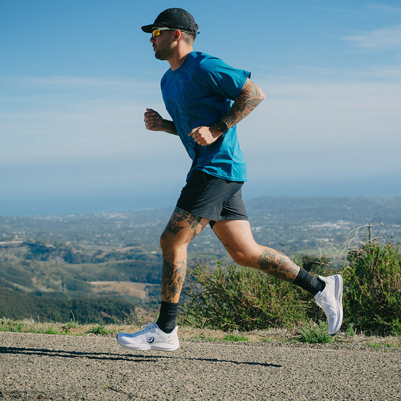 Topo Athletic FLI-LYTE 6 - White/Navy - MENS トポアスレチック フライライト6 メンズ ランニングシューズ