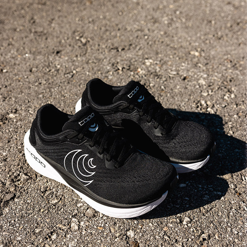 Topo Athletic PHANTOM 4 - Black/White - MENS トポアスレチック ファントム4 メンズ ランニングシューズ