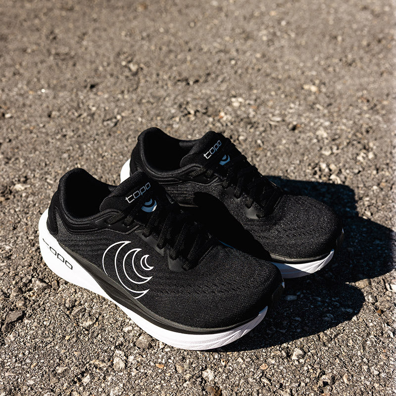 Topo Athletic PHANTOM 4 - Black/White - WOMENS トポアスレチック ファントム4 ウィメンズ ランニングシューズ