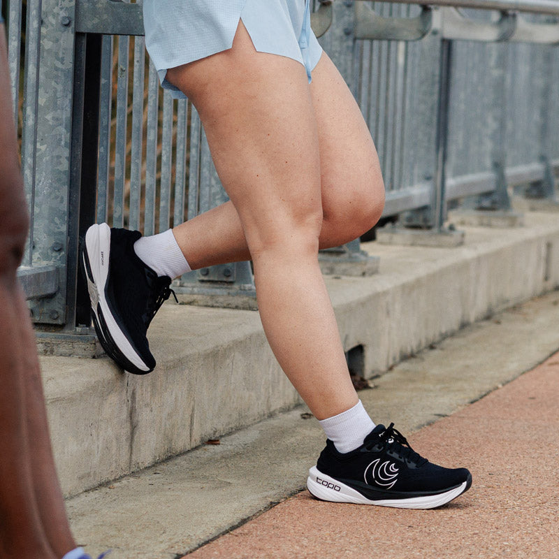 Topo Athletic PHANTOM 4 - Black/White - WOMENS トポアスレチック ファントム4 ウィメンズ ランニングシューズ