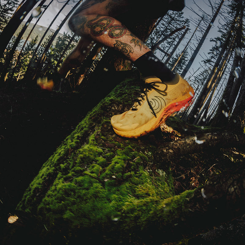 Topo Athletic MTN RACER 4 - Mango/Black - MENS トポアスレチック エムティーエヌレーサー4 メンズ トレイルシューズ