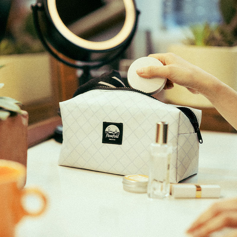 Flowfold Aviator - Travel Kit & Toiletry Bag - Large フローフォールド アビエータートラベルキット トイレタリーバッグ ラージ