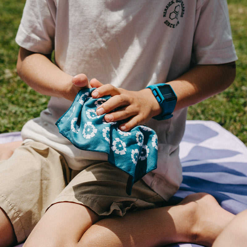 FRESH FLOWERS TEAL OCEAN TINY TOWEL