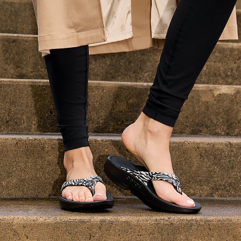 OOFOS OOlala Limited - Combo Camo ウーフォス ウーララ リミテッド コンボカモ リカバリーサンダル