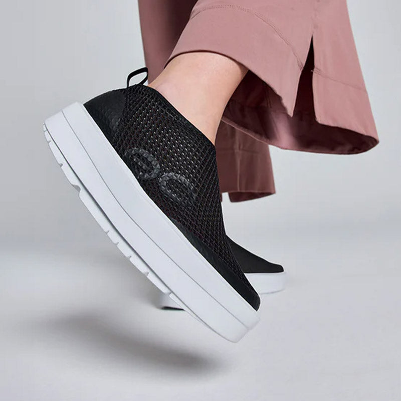 OOFOS WOMENS OOmega Chukka - White/Black ウーフォス ウィメンズ ウーメガ チャッカ ホワイト ブラック リカバリーシューズ