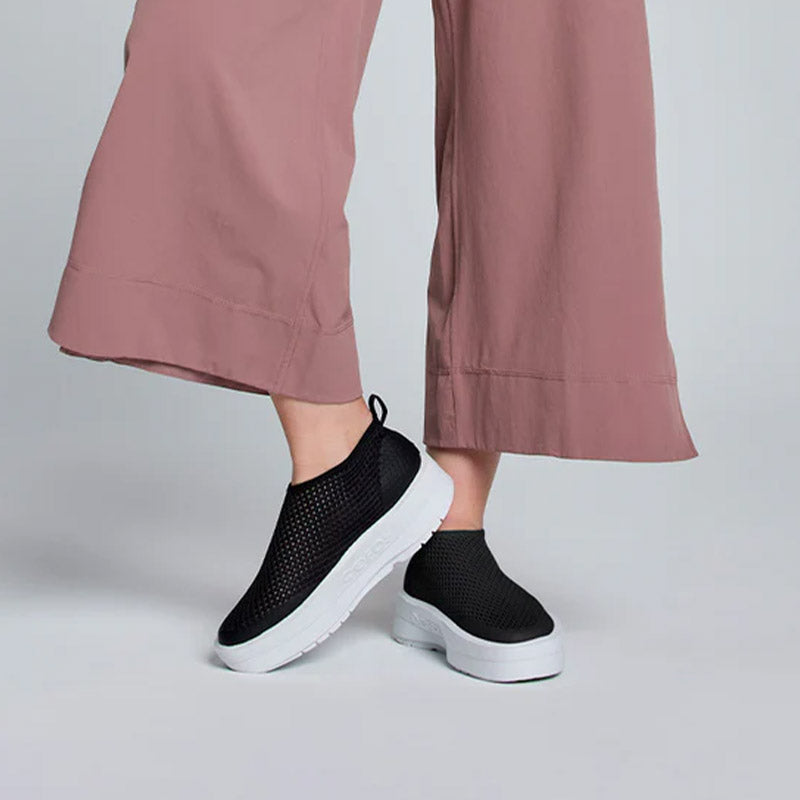 OOFOS WOMENS OOmega Chukka - White/Black ウーフォス ウィメンズ ウーメガ チャッカ ホワイト ブラック リカバリーシューズ