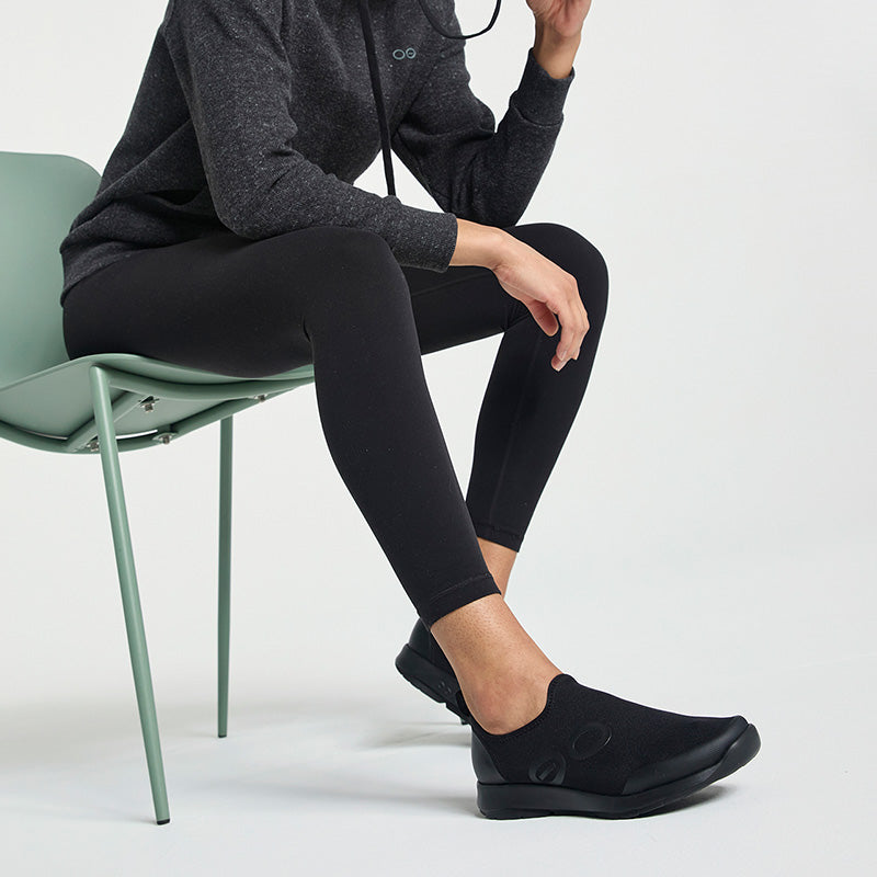 OOFOS WOMENS OOmg Sport - Black/Black ウーフォス ウィメンズ ウーエムジー スポーツ ブラック リカバリーシューズ