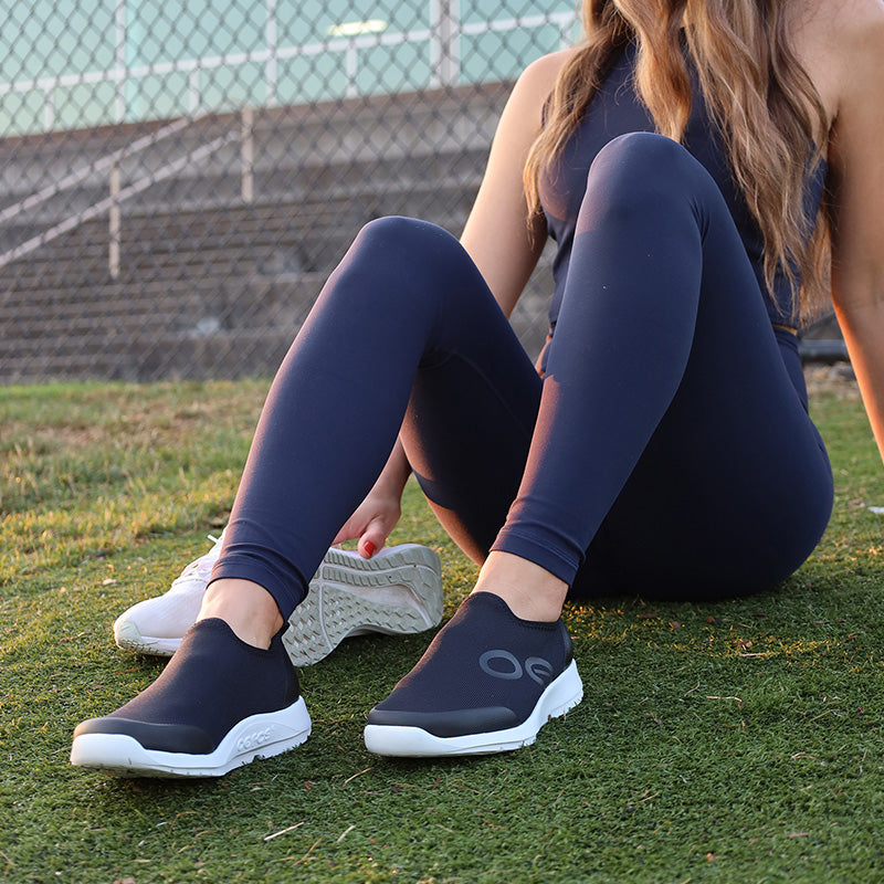 OOFOS WOMENS OOmg Sport - White/Black ウーフォス ウィメンズ ウーエムジー スポーツ ホワイト ブラック リカバリーシューズ