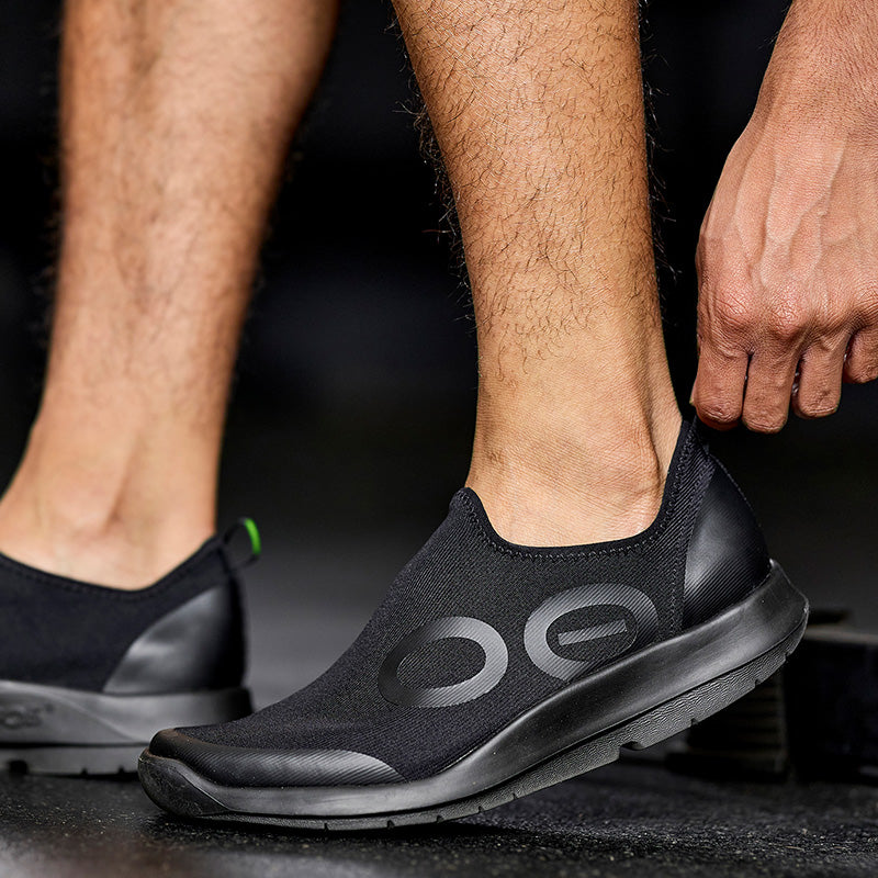 OOFOS MENS OOmg Sport - Black/Black ウーフォス メンズ ウーエムジー スポーツ ブラック リカバリーシューズ