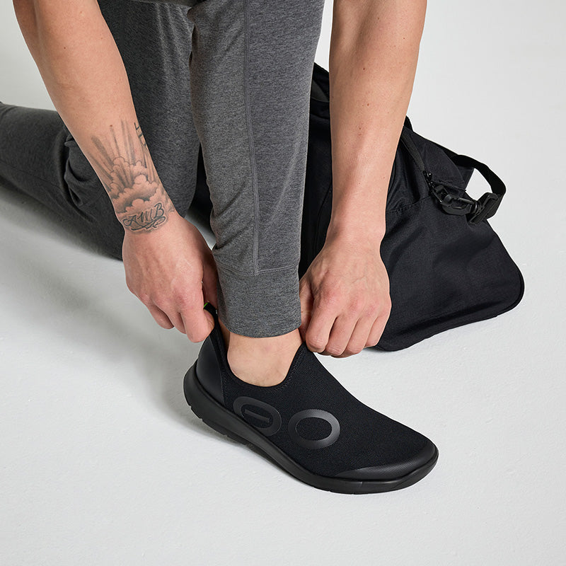 OOFOS MENS OOmg Sport - Black/Black ウーフォス メンズ ウーエムジー スポーツ ブラック リカバリーシューズ