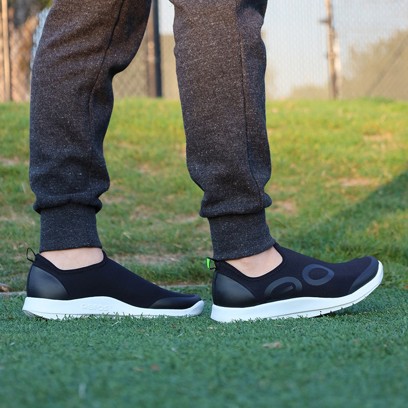 OOFOS MENS OOmg Sport - White/Black ウーフォス メンズ ウーエムジー スポーツ ホワイト ブラック リカバリーシューズ