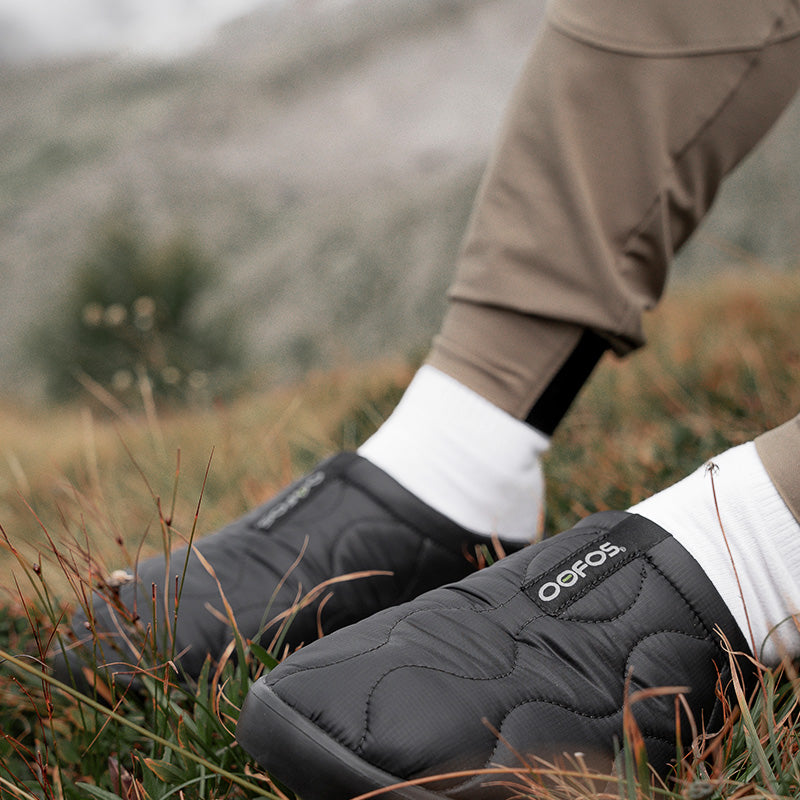 OOFOS MENS OOcOOzie Mule Black/Black ウーフォス メンズ ウークージー ミュール ブラック リカバリーサンダル