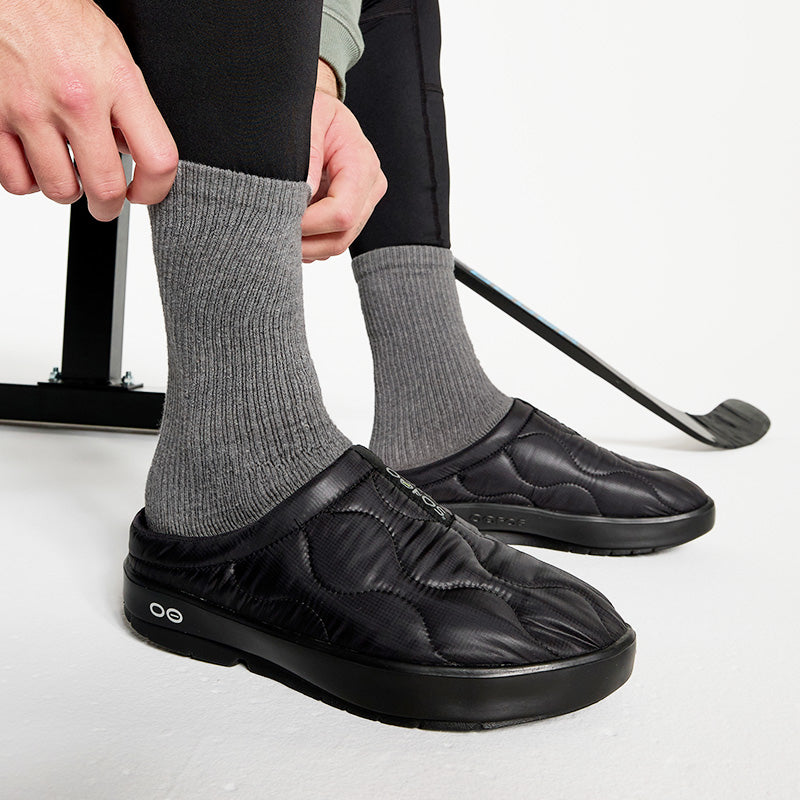 OOFOS MENS OOcOOzie Mule Black/Black ウーフォス メンズ ウークージー ミュール ブラック リカバリーサンダル