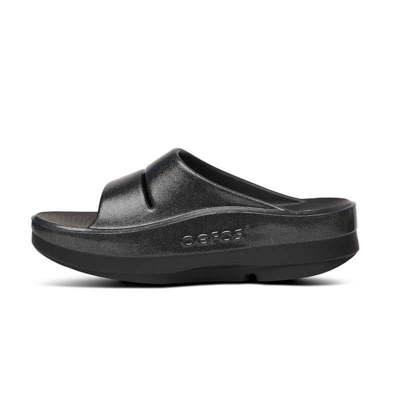 OOFOS OOmega OOahh Luxe - Black Sparkle ウーフォス ウーメガ ウーアー ルクス ブラックスパークル リカバリーサンダル