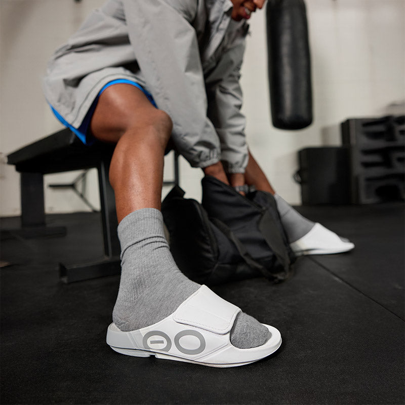 OOFOS MENS OOahh Sport Flex Luxe - Smoke Rally ウーフォス ウーアー スポーツ フレックス ルクス スモークラリー リカバリーサンダル