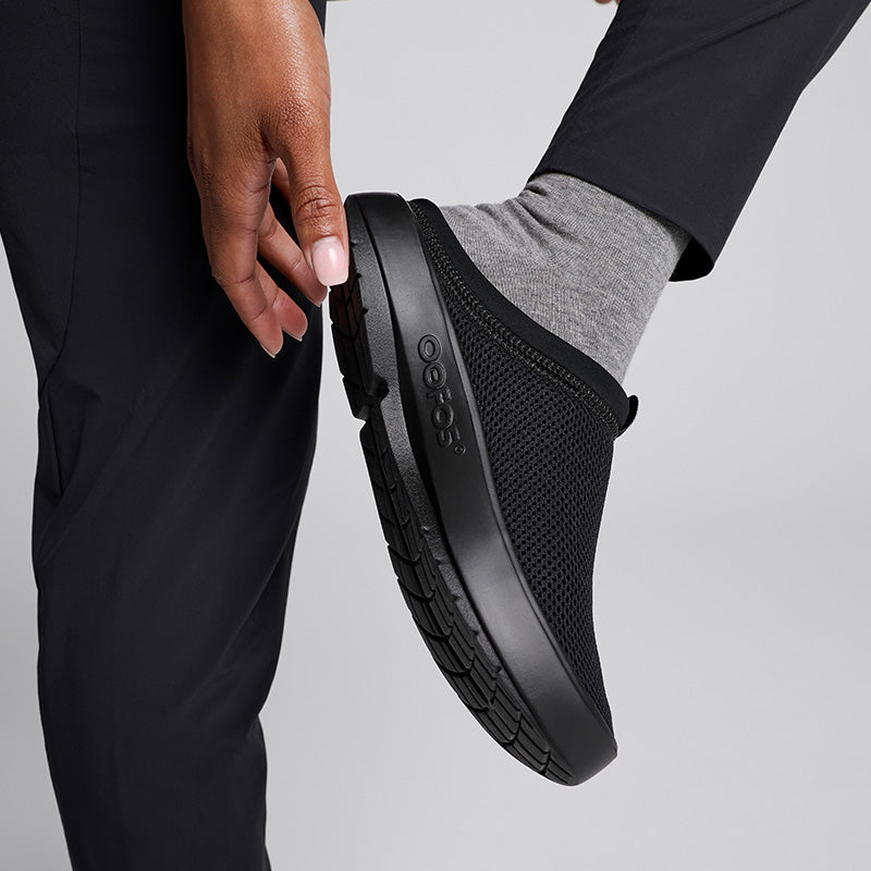 OOFOS WOMENS OOcoozie Sport Mule -  Black/Black ウーフォス ウークージー スポーツ ミュール ブラック リカバリーサンダル