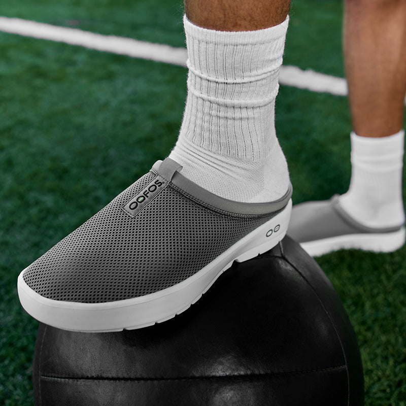 OOFOS MENS OOcoozie Sport Mule -  White/Slate ウーフォス ウークージー スポーツ ミュール ブラック リカバリーサンダル