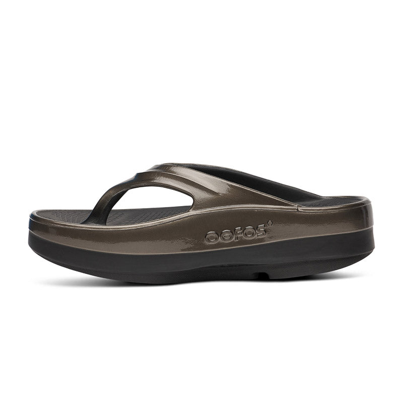 OOFOS OOmega Luxe - Titanium Mirror ウーフォス ウーメガルクス チタニウムミラー リカバリーサンダル