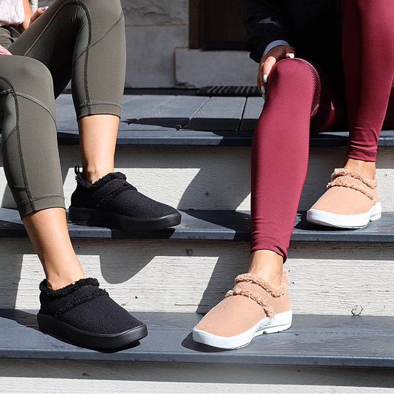 WOMENS OOcOOzie Low - White/Chocolate