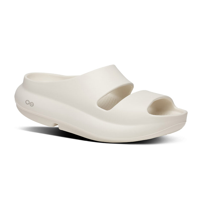 OOFOS OOyea - Chalk ウーフォス ウーヤー チョーク リカバリーサンダル