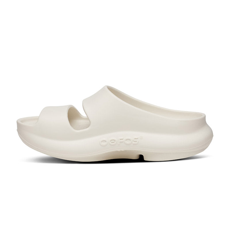 OOFOS OOyea - Chalk ウーフォス ウーヤー チョーク リカバリーサンダル