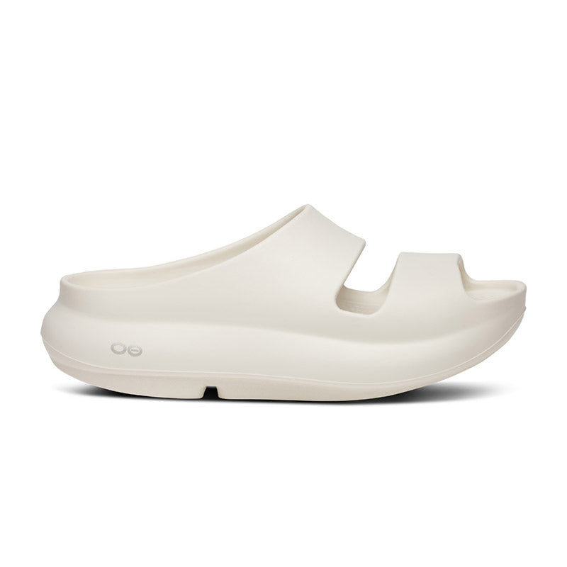OOFOS OOyea - Chalk ウーフォス ウーヤー チョーク リカバリーサンダル