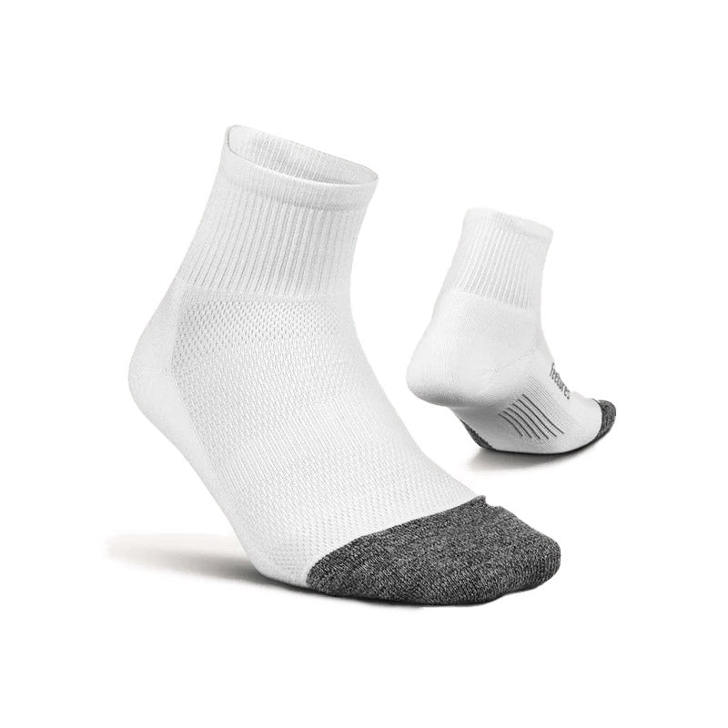 Feetures ELITE LIGHT CUSHION QUARTER - White フィーチャーズ ショート丈 ランニングソックス ホワイト