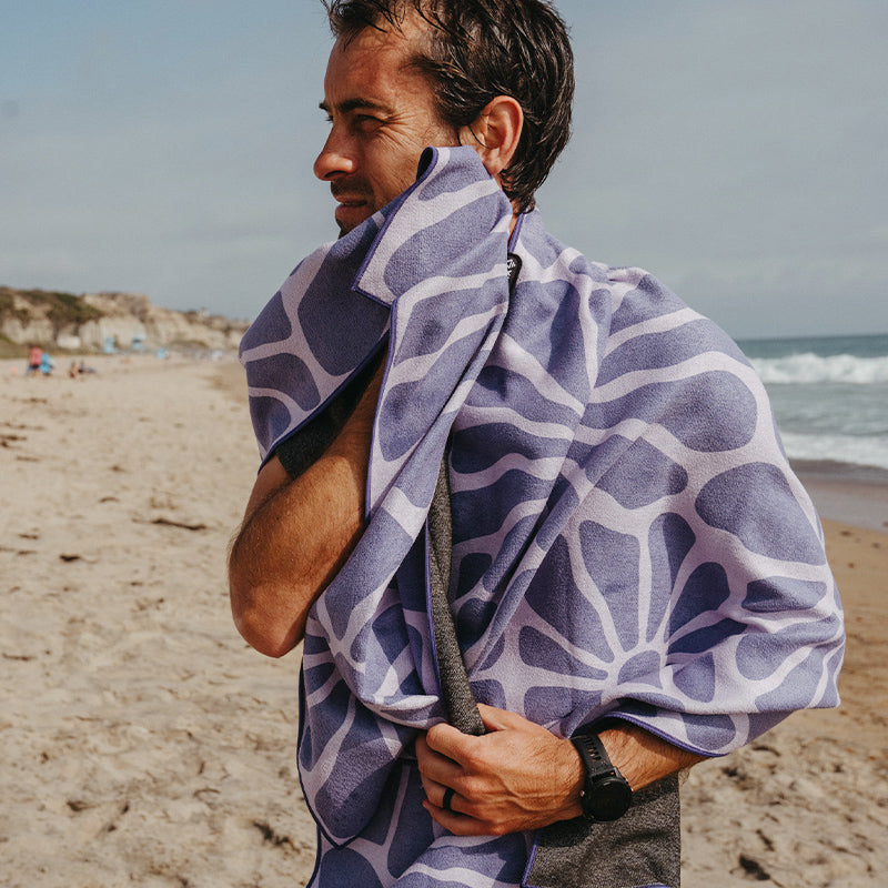 LAZY DAISY DUSK TOWEL