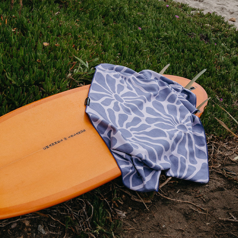 LAZY DAISY DUSK TOWEL