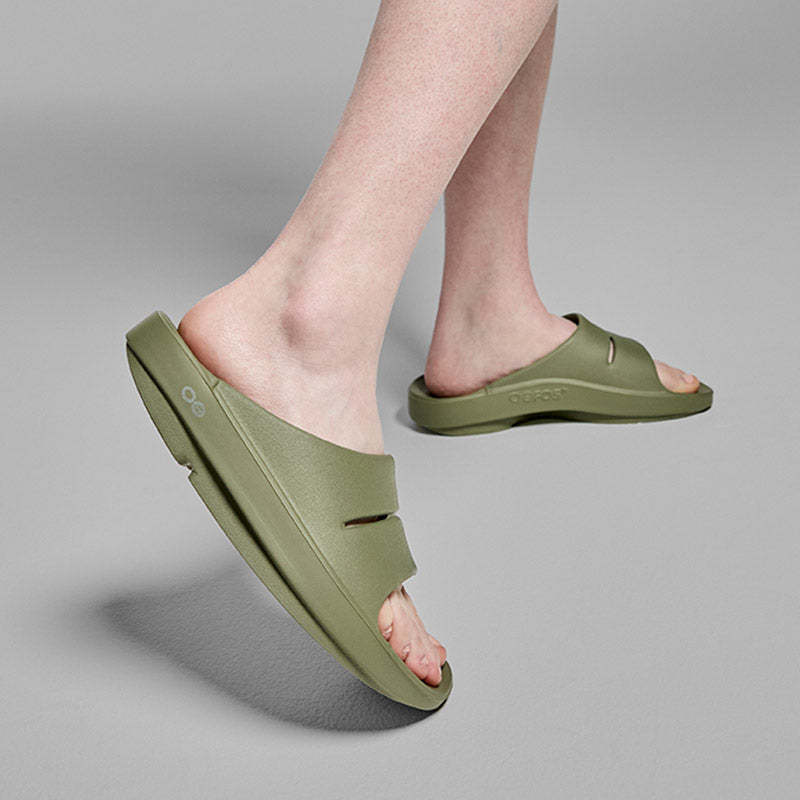 OOFOS OOahh - Foliage ウーフォス ウーアー フォリッジ リカバリーサンダル