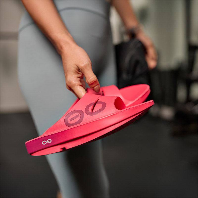 OOFOS OOahh Sport - Razz Fade ウーフォス ウーアー スポーツ ラズフェード リカバリーサンダル