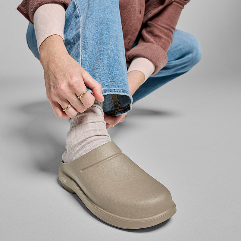 OOFOS OOcloog - Nomad ウーフォス ウークルッグ ノマド リカバリーサンダル