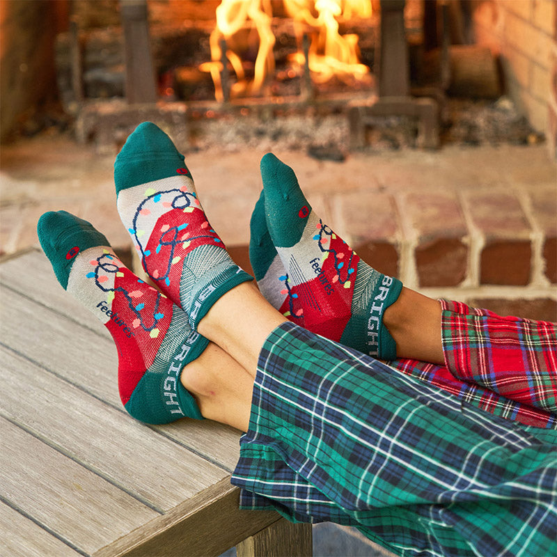 Feetures ELITE LIGHT CUSHION NO SHOW TAB - Limited Edition - Merry & Bright フィーチャーズ クルー丈 ランニングソックス 限定モデル メリーアンドブライト