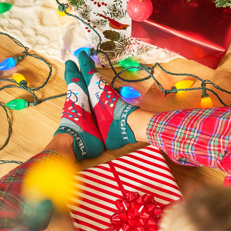 Feetures ELITE LIGHT CUSHION NO SHOW TAB - Limited Edition - Merry & Bright フィーチャーズ クルー丈 ランニングソックス 限定モデル メリーアンドブライト