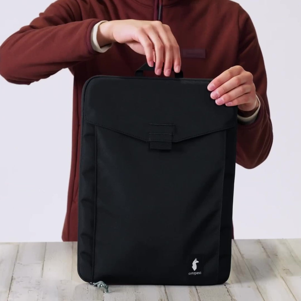 Cotopaxi  Laptop Sleeve 16 Inch - Cada Día コトパクシ ラップトップ スリーブ 16インチ カダディア