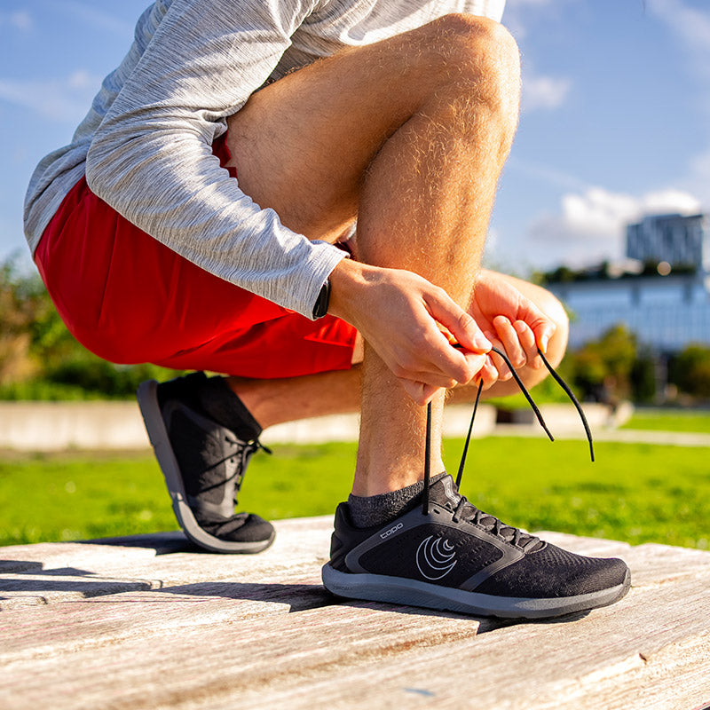 Topo Athletic ST-5 - Black/Charcoal - MENS トポアスレチック エスティー5 メンズ ランニングシューズ