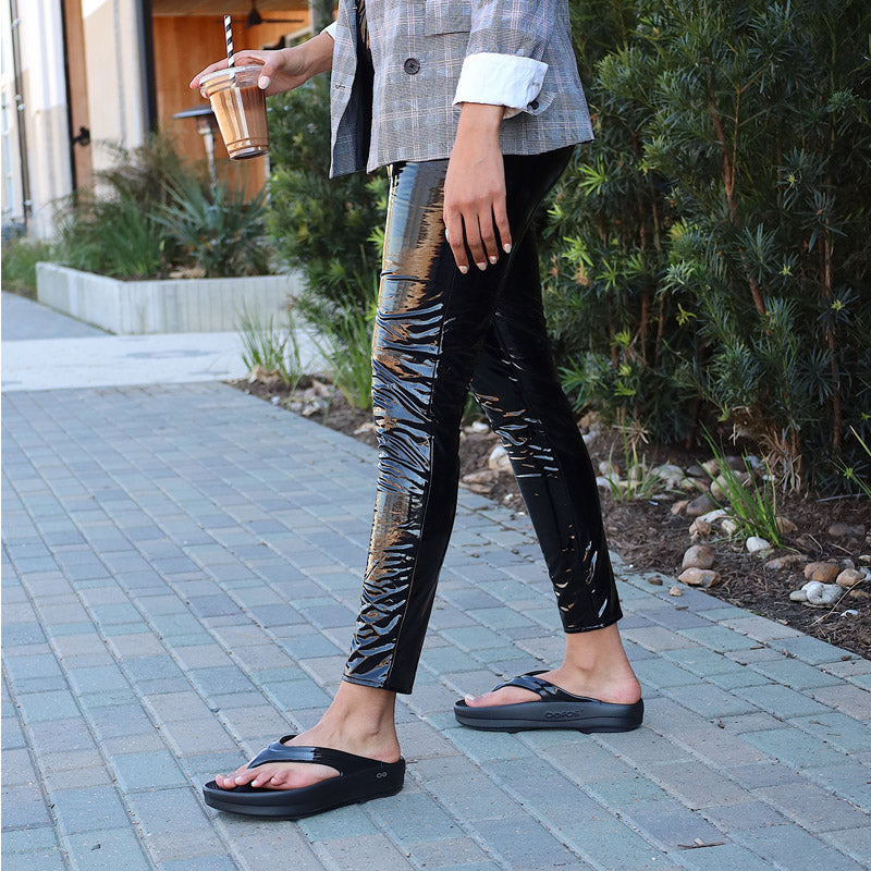 OOFOS OOmega - Black ウーフォス ウーメガ ブラック リカバリーサンダル