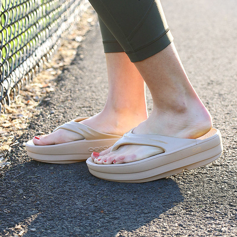 OOFOS OOmega - Nomad ウーフォス ウーメガ ノマド リカバリーサンダル