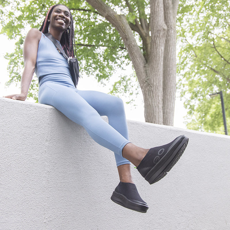 OOFOS WOMENS OOmega Chukka - Black/Black ウーフォス ウィメンズ ウーメガ チャッカ ブラック リカバリーシューズ