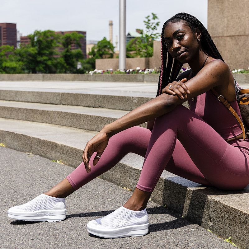 OOFOS WOMENS OOmega Chukka - White/White ウーフォス ウィメンズ ウーメガ チャッカ ホワイト リカバリーシューズ