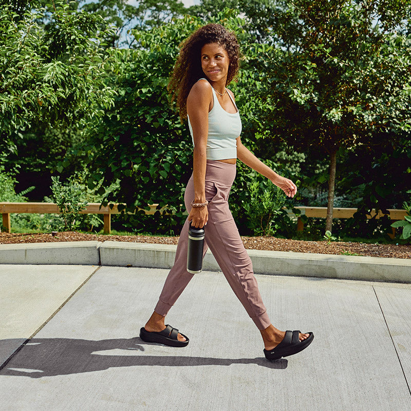 OOFOS OOmega OOahh - Black ウーフォス ウーメガ ウーアー ブラック リカバリーサンダル