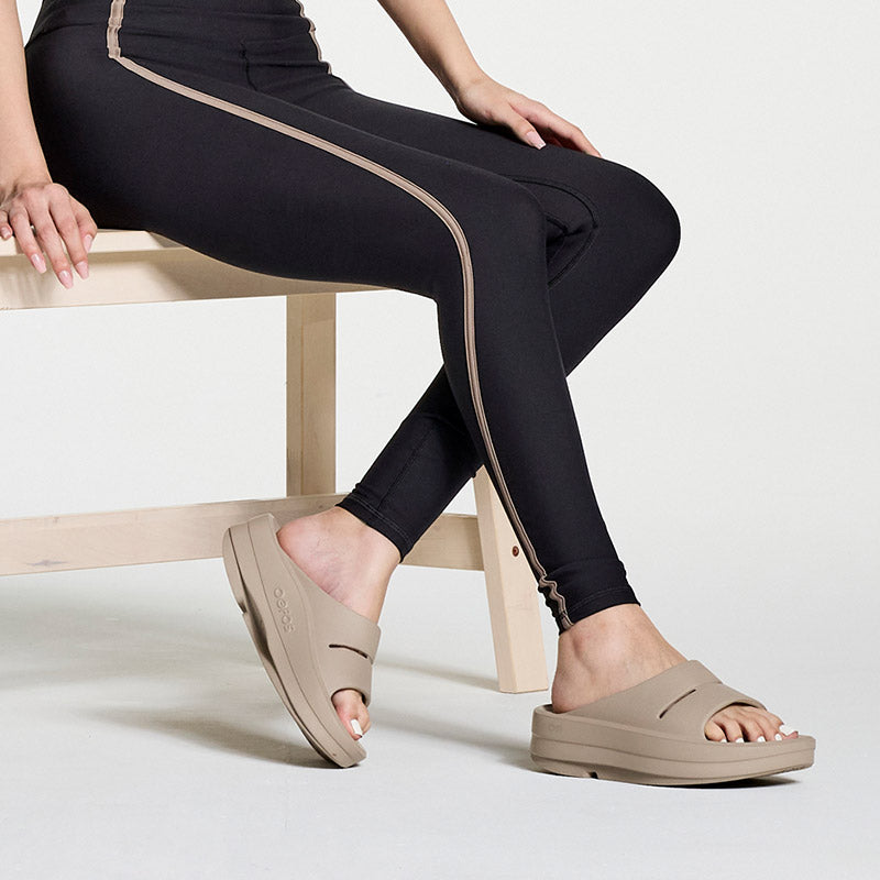 OOFOS OOmega OOahh - Nomad ウーフォス ウーメガ ウーアー ノマド リカバリーサンダル