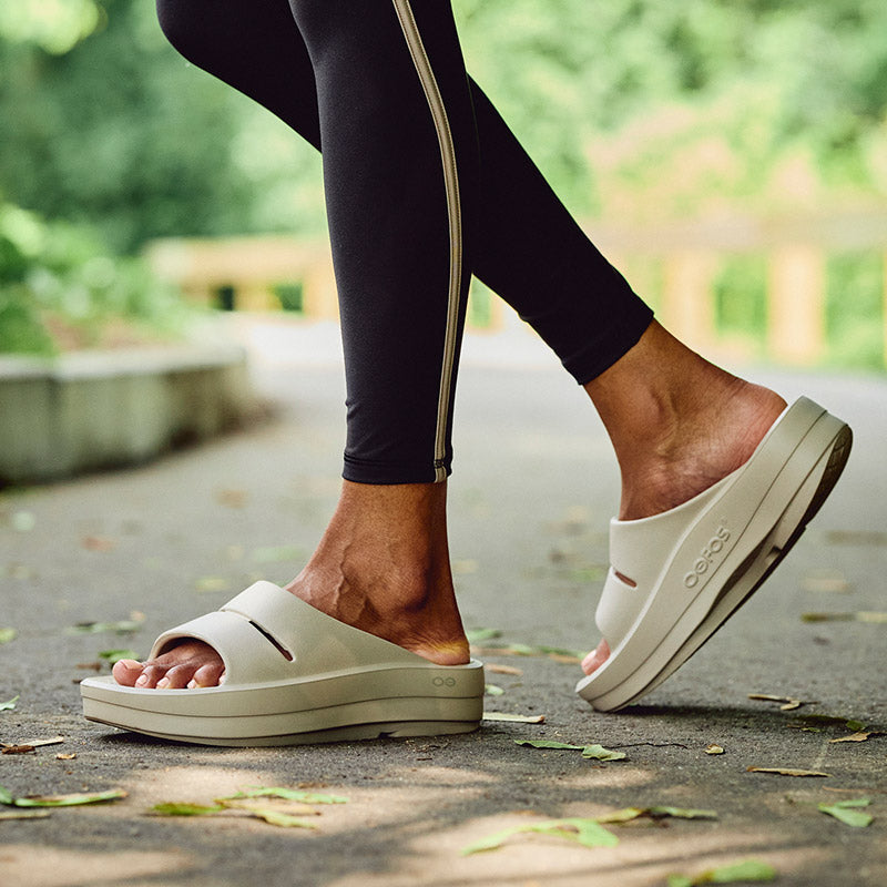 OOFOS OOmega OOahh - Nomad ウーフォス ウーメガ ウーアー ノマド リカバリーサンダル