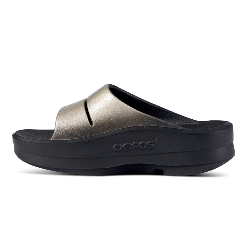 OOFOS OOmega OOahh Luxe - Latte ウーフォス ウーメガ ウーアー ルクス ラテ リカバリーサンダル