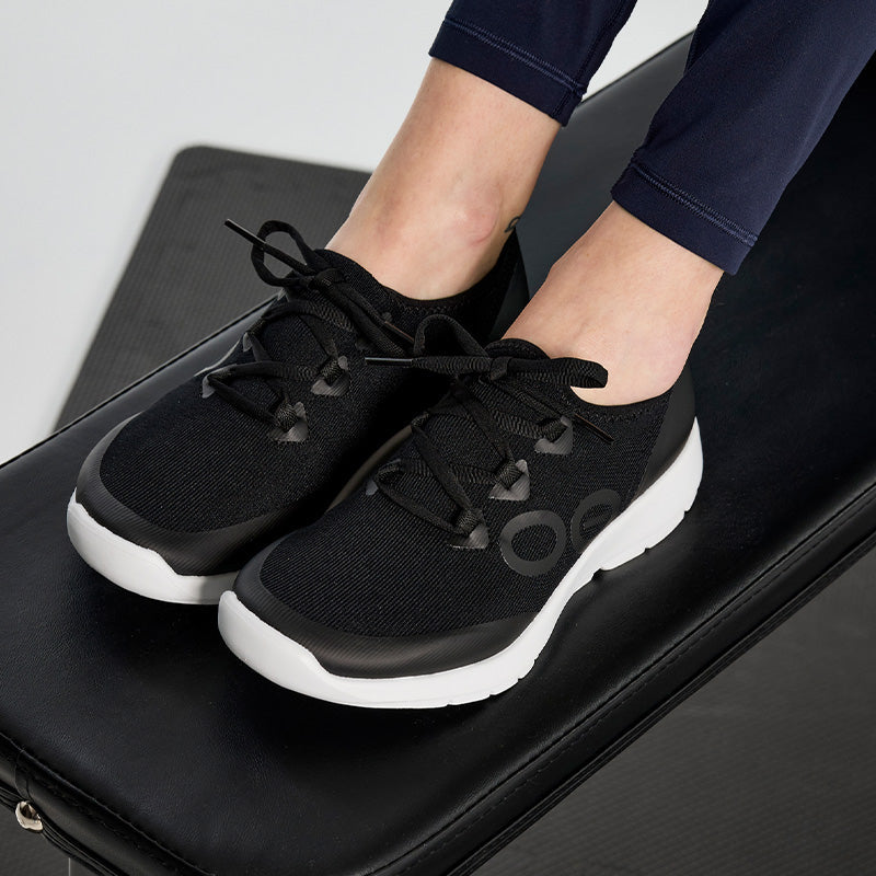 OOFOS WOMENS OOmg Sport Lace - White/Black ウーフォス ウィメンズ ウーエムジー スポーツ レース ホワイト ブラック リカバリーシューズ