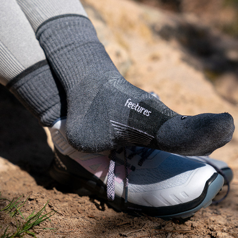 Feetures TRAIL MAX CUSHION MINI CREW - Gray フィーチャーズ  クルー丈 トレイル ソックス グレー