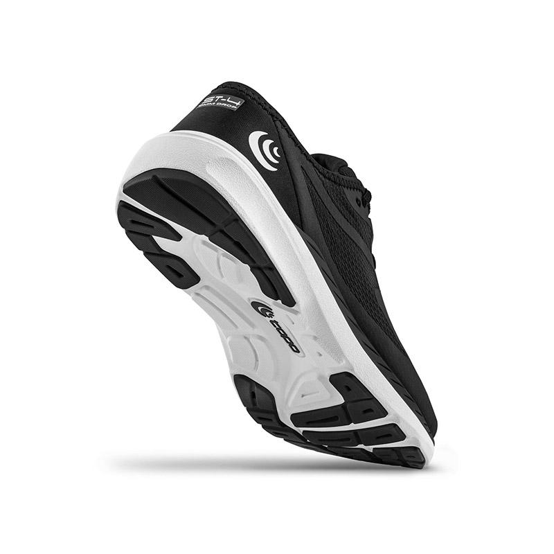 Topo Athletic ST-4 - Black/White - MENS トポアスレチック エスティー4 メンズ ランニングシューズ