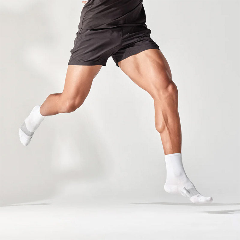 Feetures ELITE ULTRA LIGHT MINI CREW - White フィーチャーズ クルー丈 ランニングソックス ホワイト